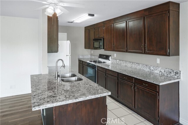 Building Photo - 27535 Lakeview Dr