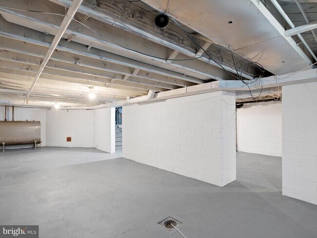 Building Photo - 605 W Lea Blvd