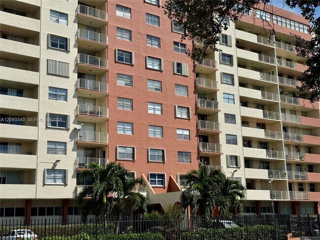 Building Photo - 4675 W 18th Ct
