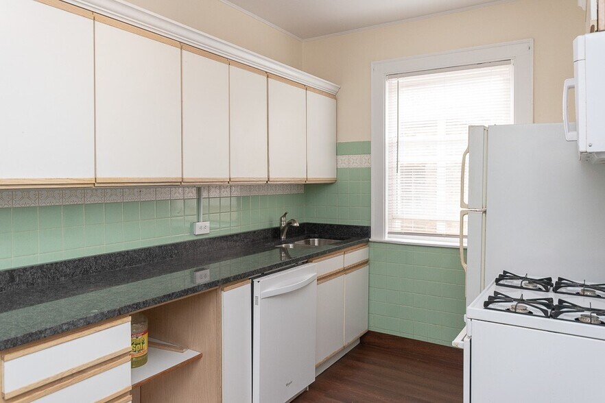 Building Photo - 4512 S Laporte Ave