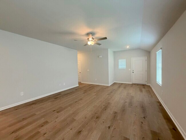 Building Photo - 155 Challenger Way