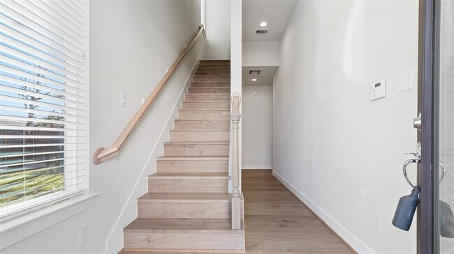 Building Photo - 152 Knightsbridge Park Ln