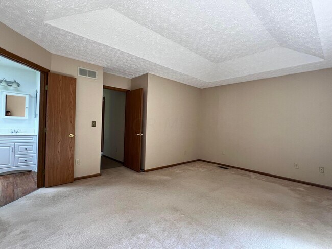 Building Photo - 758 N Starr Dr