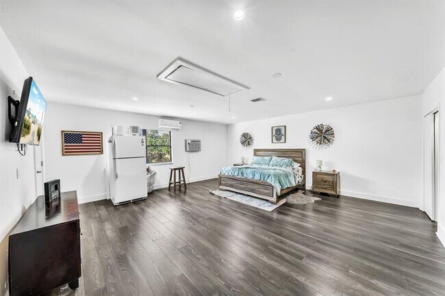 Building Photo - 10962 57th Pl S