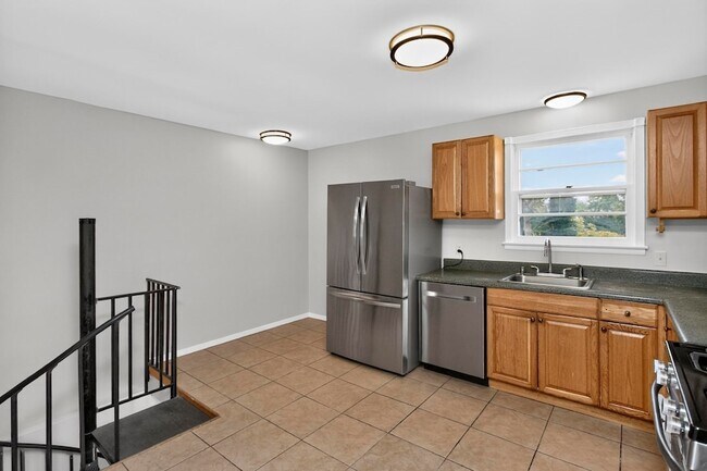 Building Photo - 261 Eisenhower Dr