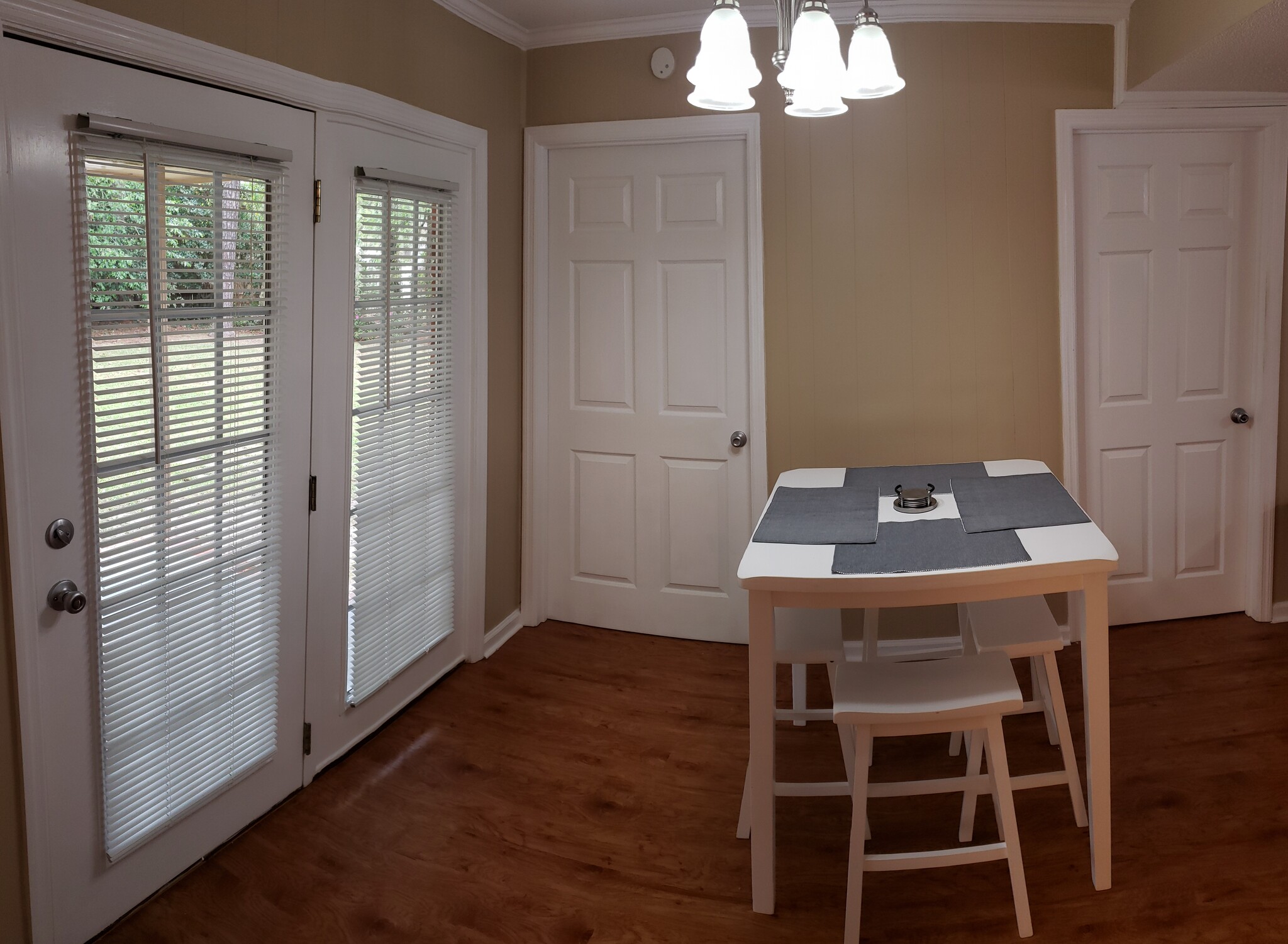 Eat in Kitchen - 2412 Jerry Jones Drive