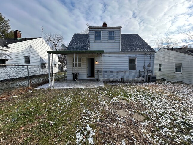 Building Photo - Spacious 3-Bedroom, 2-Bathroom Home – Acce...