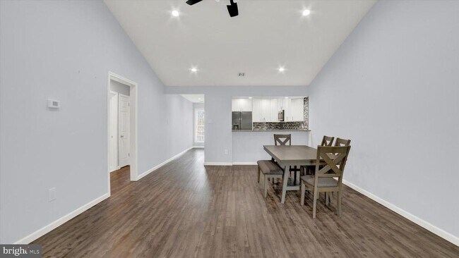 Building Photo - 221 Allem Ln