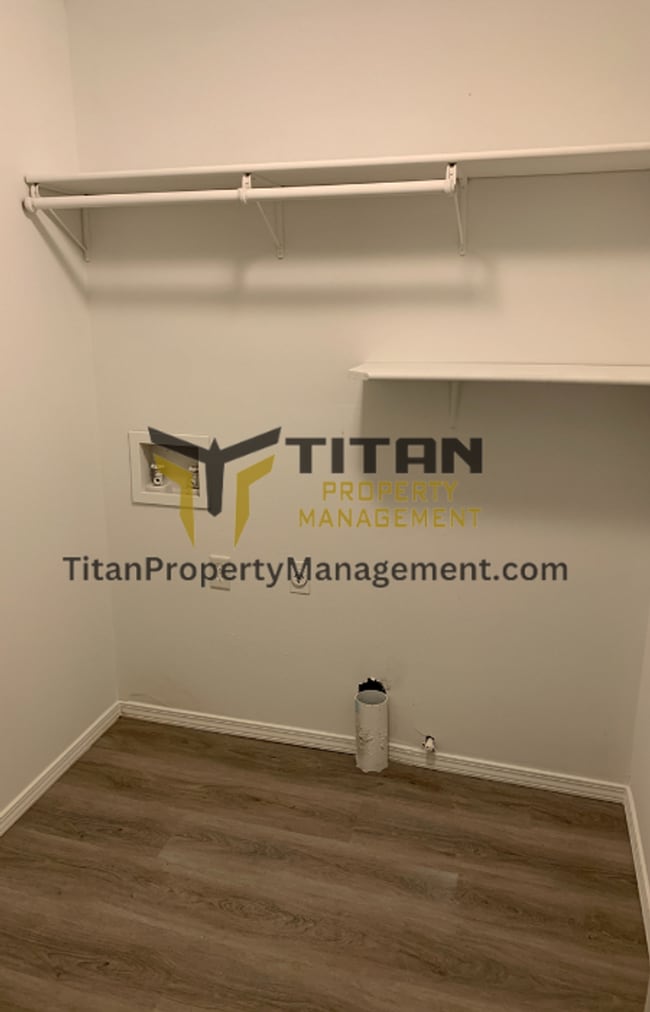 Building Photo - 3b/2b house