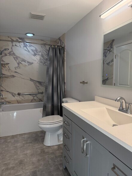 Building Photo - 140 Niagara Shore Dr