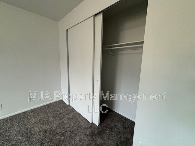 Building Photo - 4642 S Arlington Park Dr