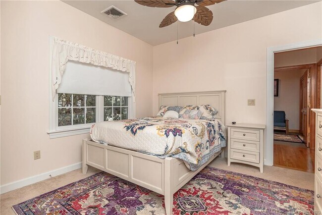 Building Photo - 246 N Shore Rd