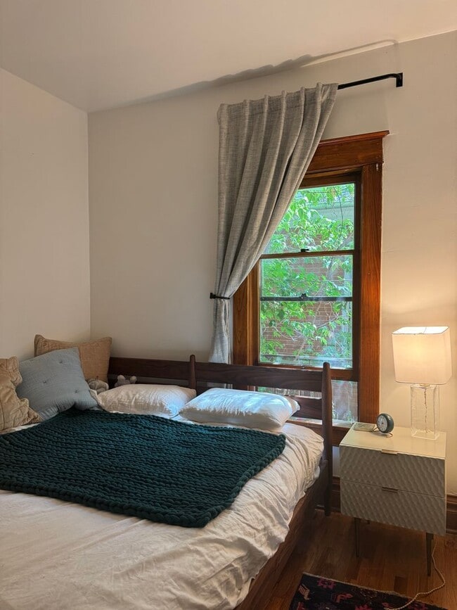 Building Photo - Sunny Whittier Neighborhood 1Bd+ in Victor...