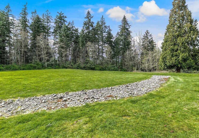 Building Photo - Remodeled Condo Near Microsoft