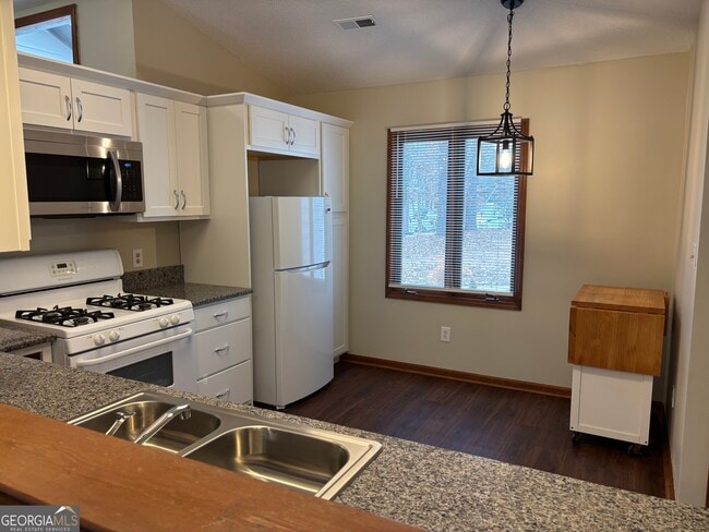 Building Photo - 332 Brooke Wood Dr