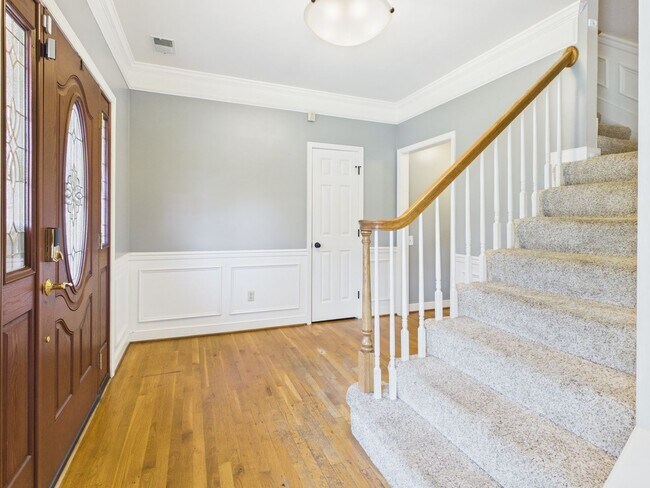 Building Photo - 6118 Walnut Landing Way
