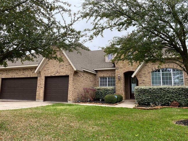 Building Photo - 302 Las Colinas Dr