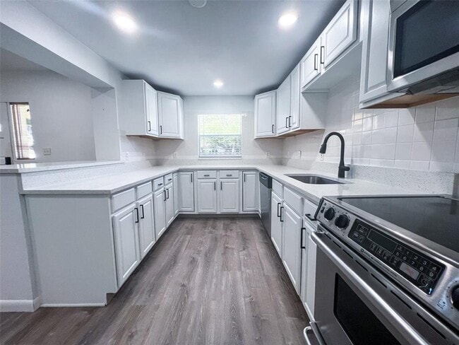 Building Photo - 3402 W Van Buren Dr