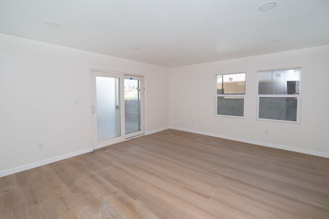 Building Photo - 2400DelM