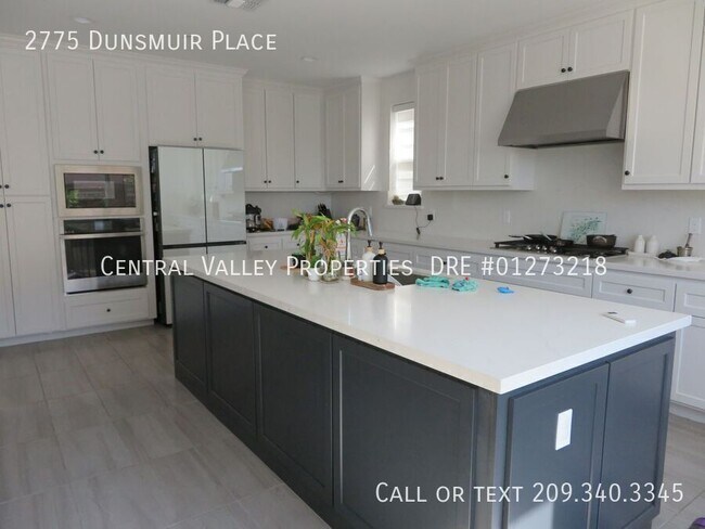 Building Photo - 2775 Dunsmuir Ave