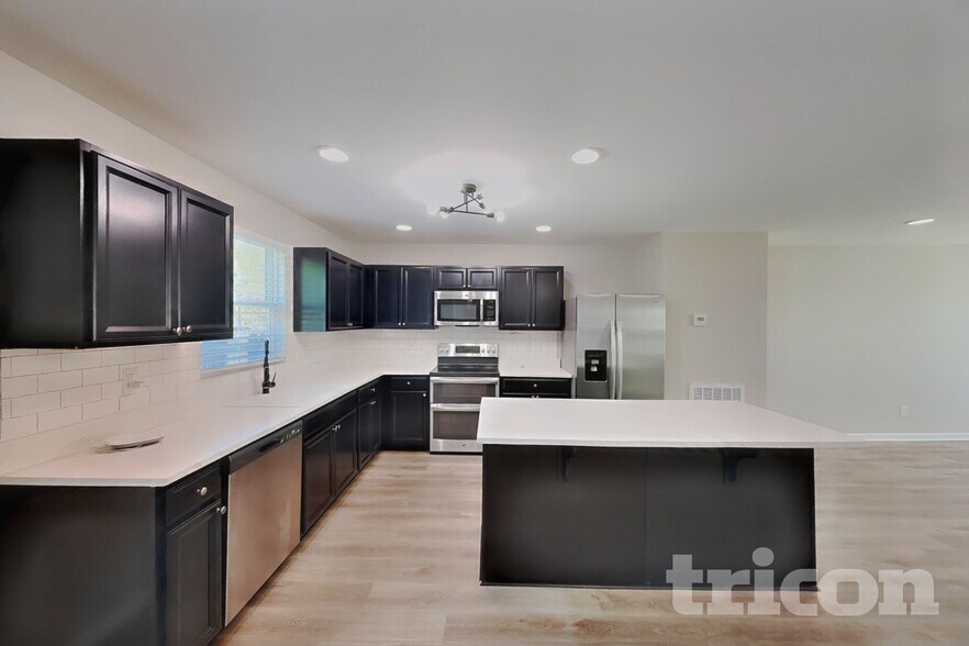 Building Photo - 1845 Belle Arbor Dr