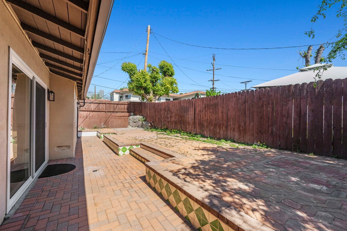 Building Photo - 2817 Sycamore Ave