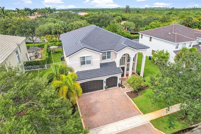 Building Photo - 19500 SW 39th Ct