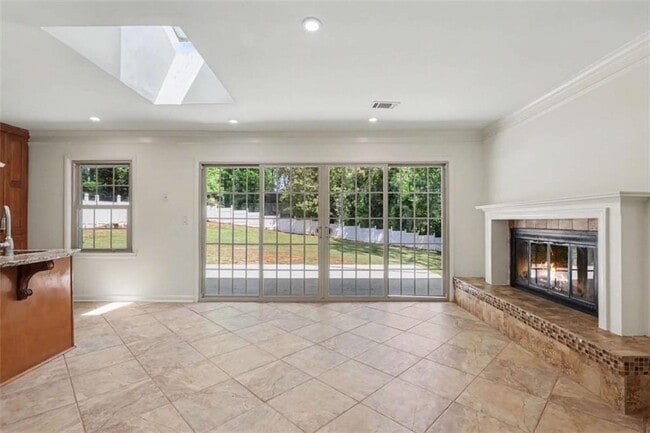 Building Photo - 3582 Cloudland Dr