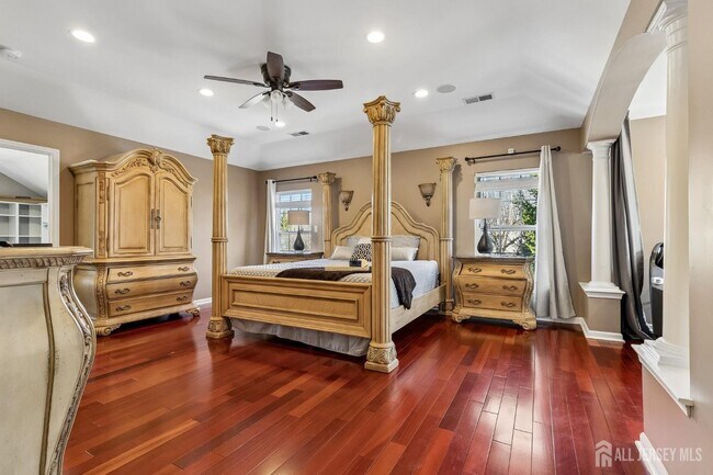 Building Photo - 16 Valley Wood Dr