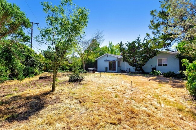 Building Photo - Beautifully Remodeled 4 Bedroom (+ bonus room and closet) 2 Bathroom Mountain View Home!