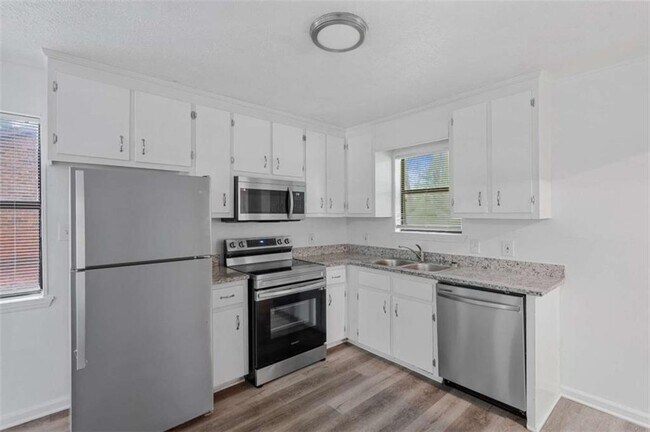 Building Photo - 117 Tanglewood Dr