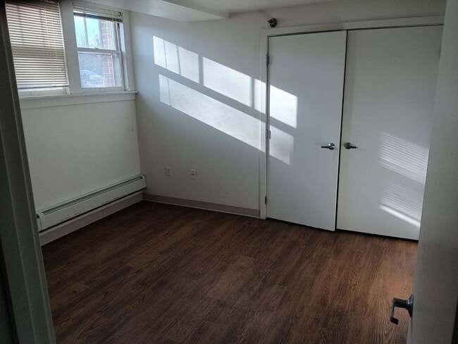 Building Photo - Ivy Manor - 201-B02