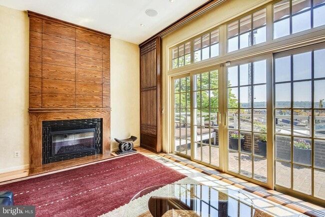 Building Photo - 317 S Union St