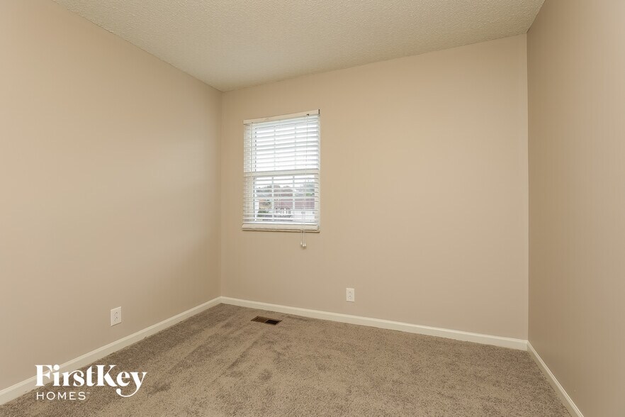 Building Photo - 1013 Carriage Way Ct