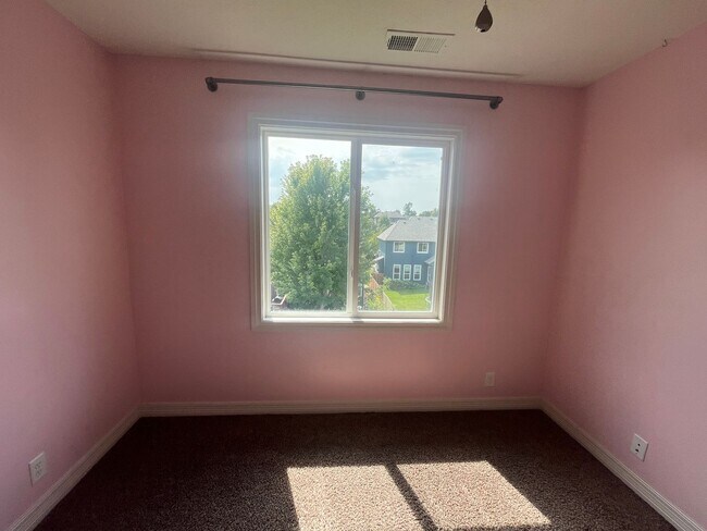 Building Photo - Home For Rent Papillion