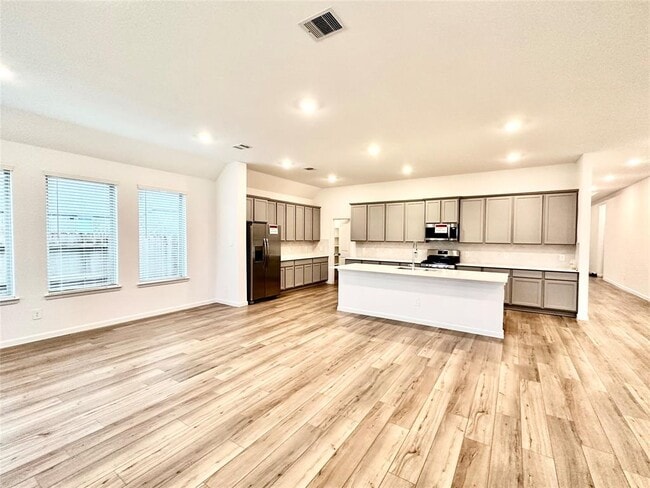 Building Photo - 18330 Tiger Flowers Dr