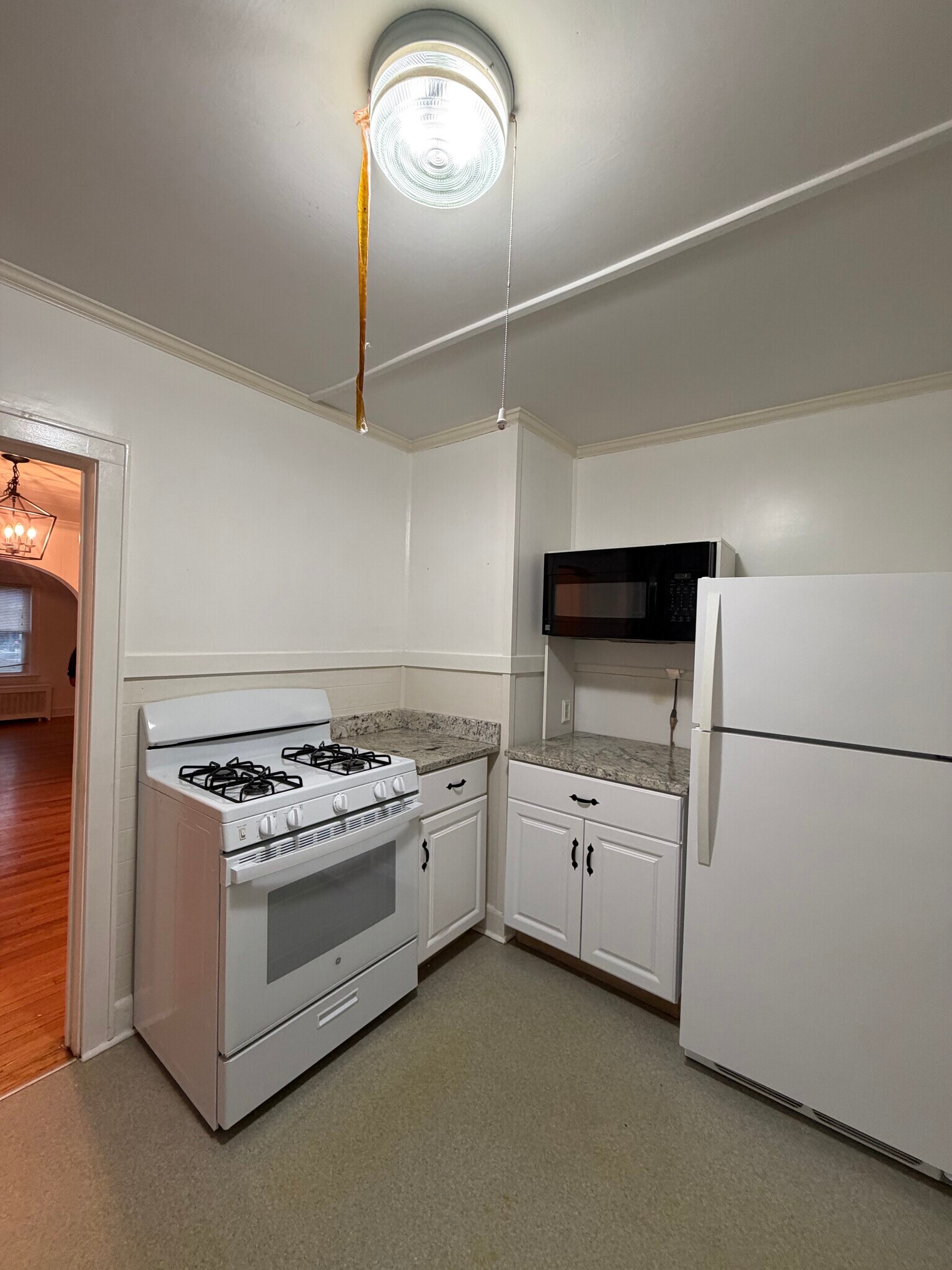 Building Photo - 860 Migeon Ave