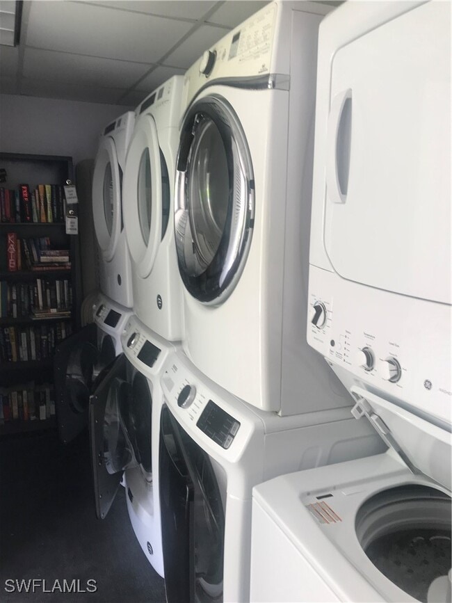 Building Photo - 216 Banyan Blvd