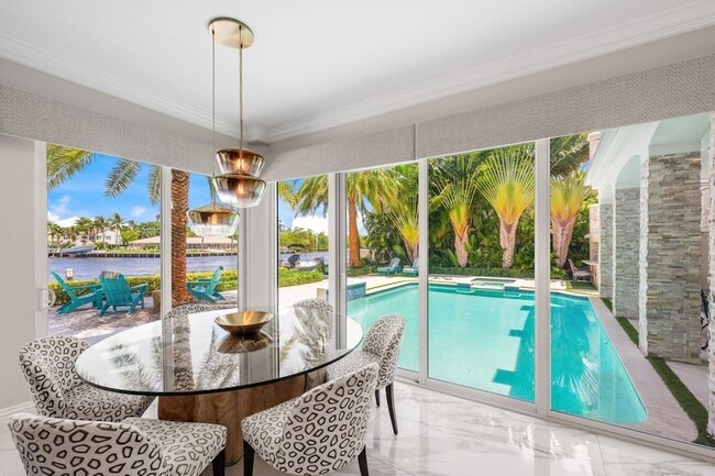 Building Photo - 2307 N Riverside Dr