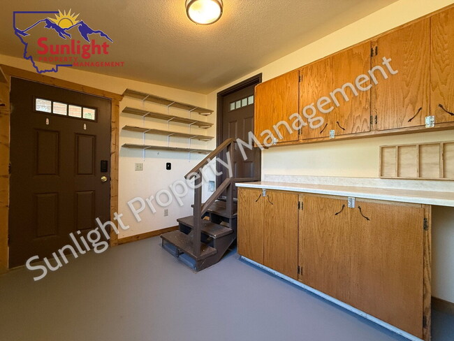 Building Photo - Updated 3 Bedroom Mobile Home - Large Fenced Yard - Fromberg, MT