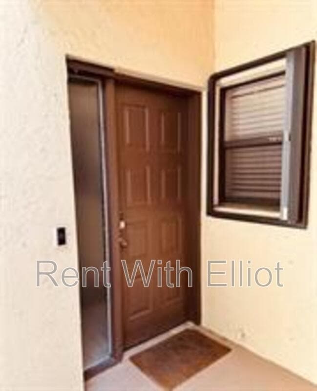 Building Photo - 655 SW 111th Way