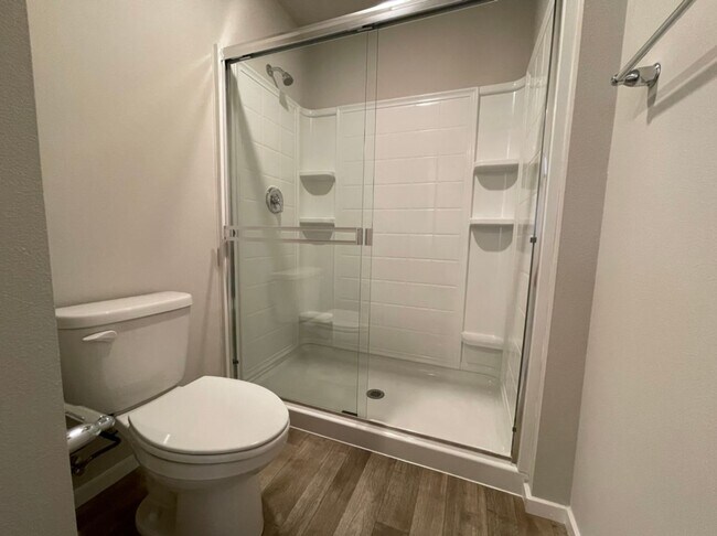 Building Photo - Modern 3-Bed, 2.5-Bath Home with Quartz Counters, Central A/C, and Prime Location!