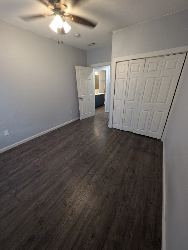 Building Photo - 406 Goliad St