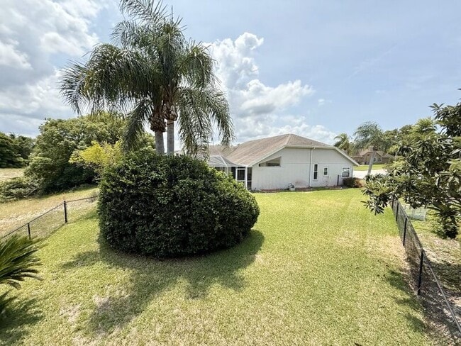 Building Photo - 8724 Ashbury Dr