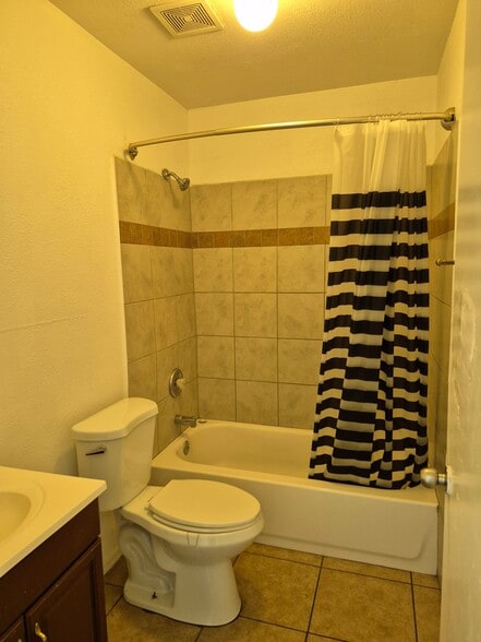 Building Photo - 2504 E Mobile Ln