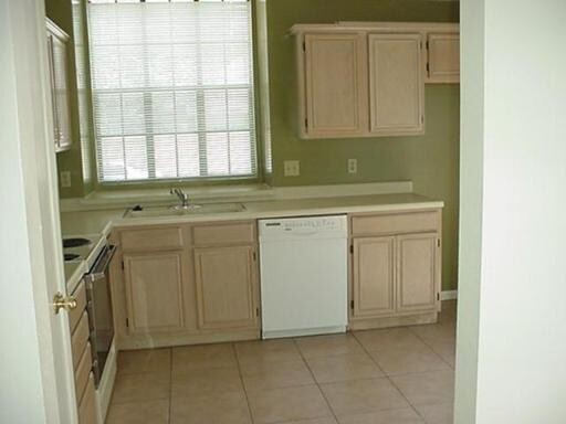 Building Photo - Rent