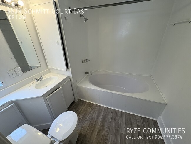 Building Photo - 3639 Schmitt Ct E