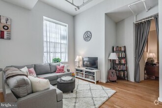 Building Photo - 4 Leverington Ave