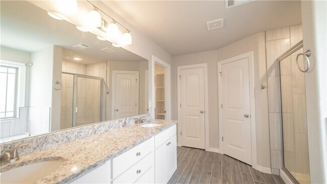 Building Photo - 1222 Bradley St