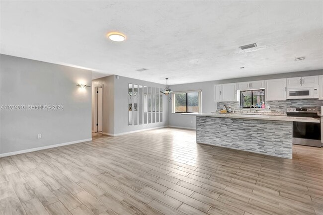 Building Photo - 168 Westwood Dr